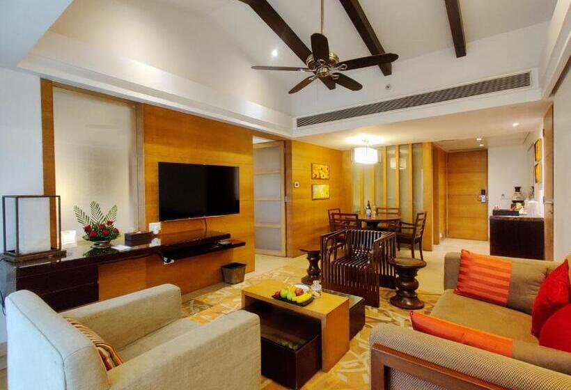 Люкс Классика, Fariyas Resort, Lonavala