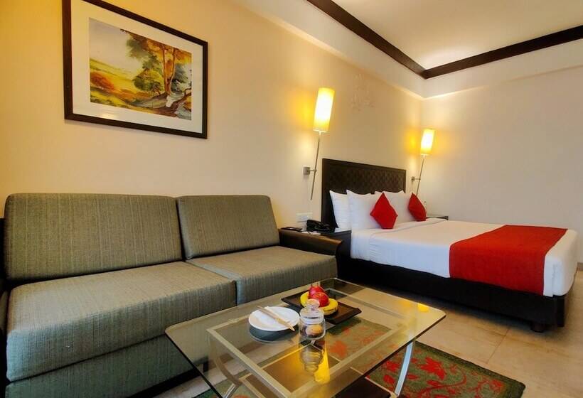 Номер Классика Кровать Кинг, Fariyas Resort, Lonavala
