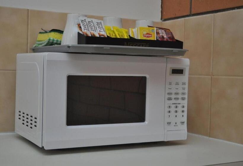 패밀리 룸, Keith Motor Inn