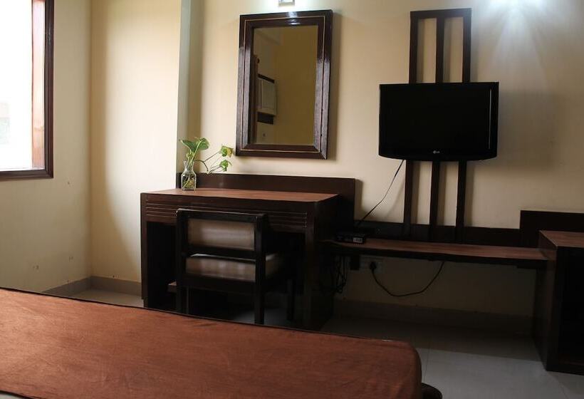 غرفة ديلوكس, Maiden Residency