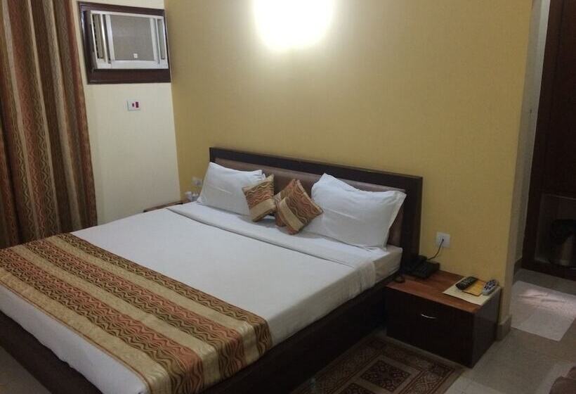 غرفة ديلوكس, Maiden Residency