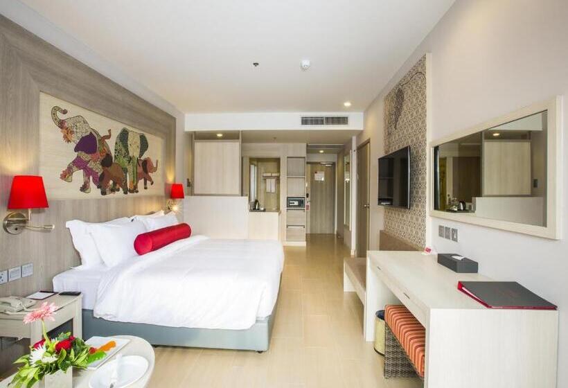 발코니 디럭스 룸, Ramada By Wyndham Phuket Deevana