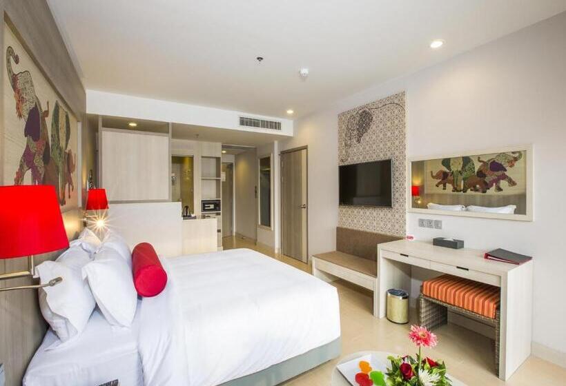 발코니 디럭스 룸, Ramada By Wyndham Phuket Deevana