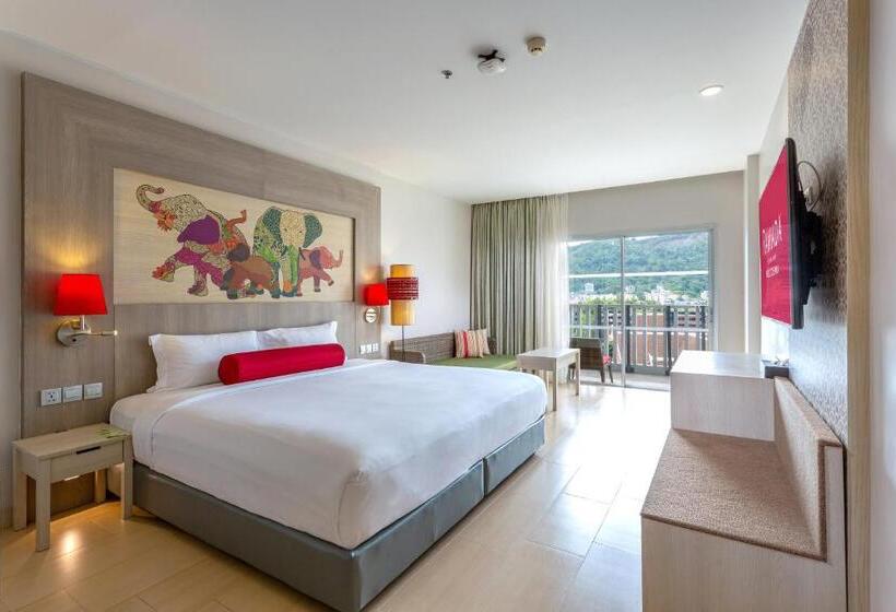 프리미엄 룸 풀장 전망, Ramada By Wyndham Phuket Deevana
