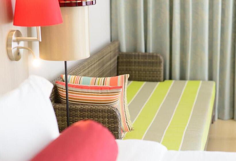 프리미엄 룸 풀장 전망, Ramada By Wyndham Phuket Deevana