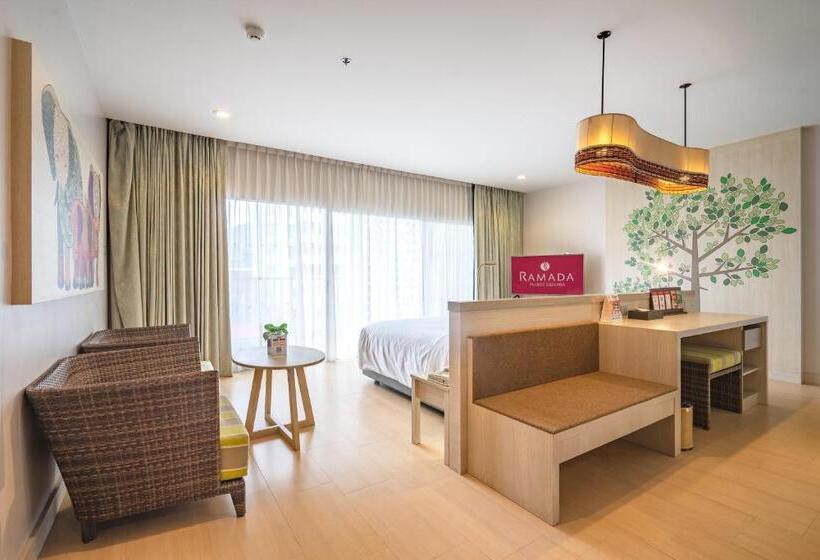 테라스 주니어 스위트, Ramada By Wyndham Phuket Deevana