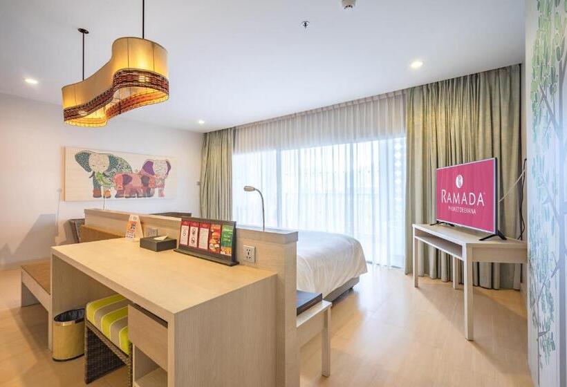 테라스 주니어 스위트, Ramada By Wyndham Phuket Deevana