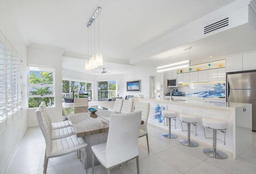 شقة ديلوكس غرفة نوم واحدة مطلة على البحر, The Lookout Resort Noosa