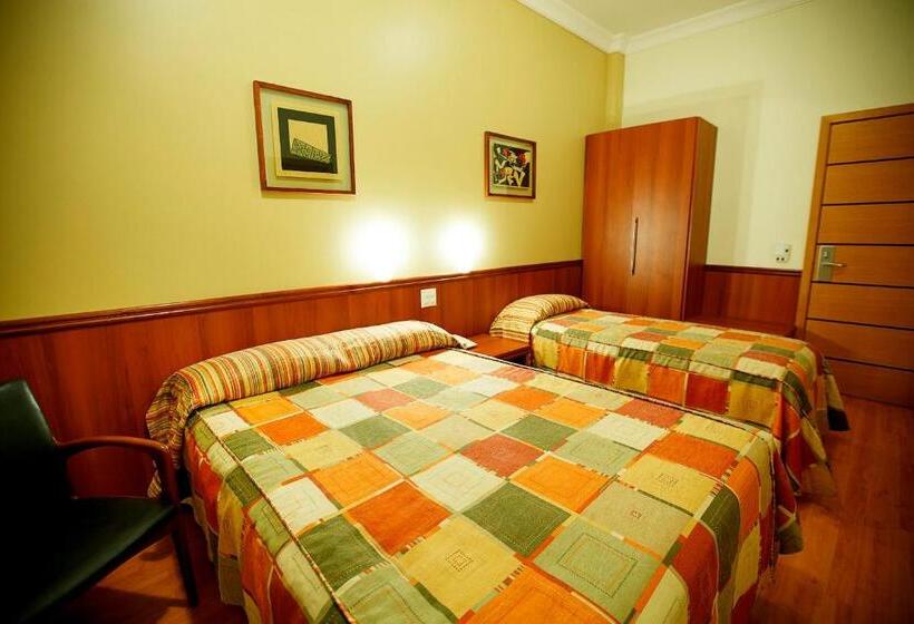 스탠다드 트리플 룸, Eston Hotel   Localização Central Privilegiada  Pet Friendly