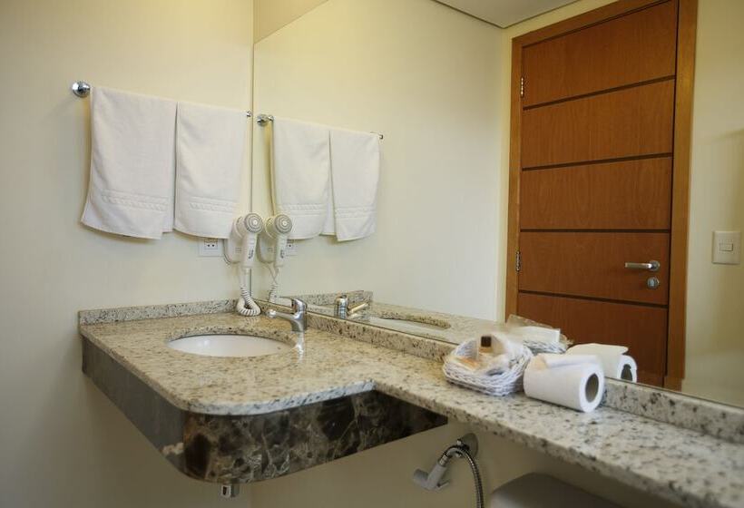 스탠다드 트리플 룸, Eston Hotel   Localização Central Privilegiada  Pet Friendly