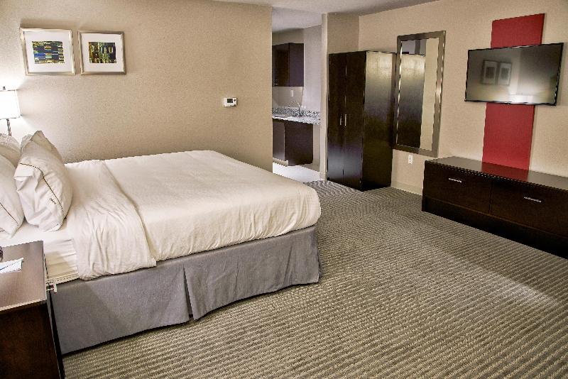이그제큐티브 룸 킹사이즈 침대, Holiday Inn Express & Suites Tulsa Ne   Claremore By Ihg
