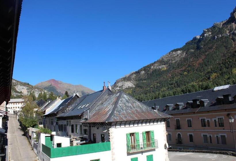 Семейный Номер Совместный Санузел, Albergue De Canfranc Estación