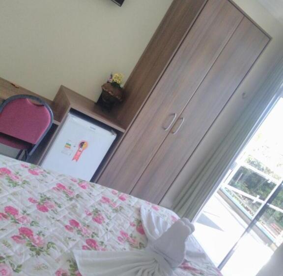 Suite cu balcon, Borari