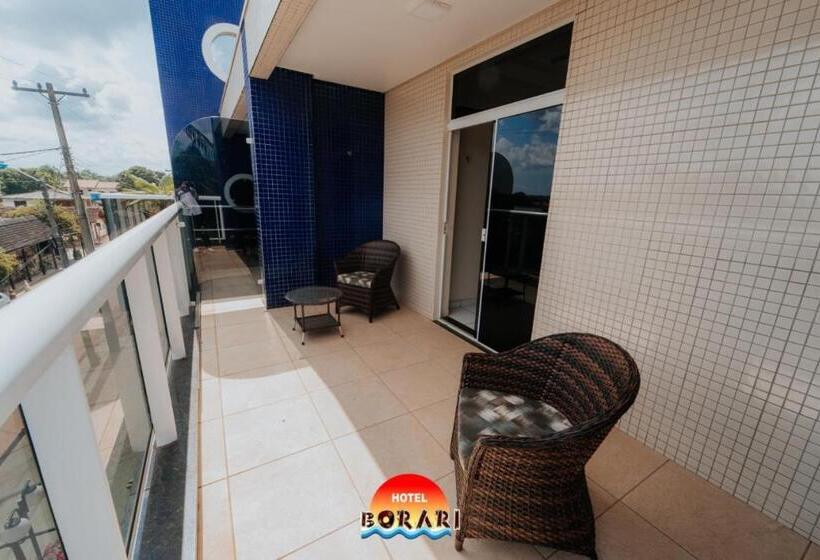 Suite cu balcon, Borari