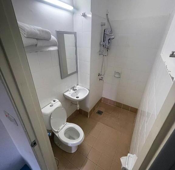 اتاق لوکس سه تخته, Kuala Melaka Inn