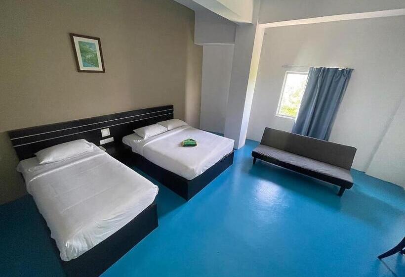 اتاق لوکس سه تخته, Kuala Melaka Inn