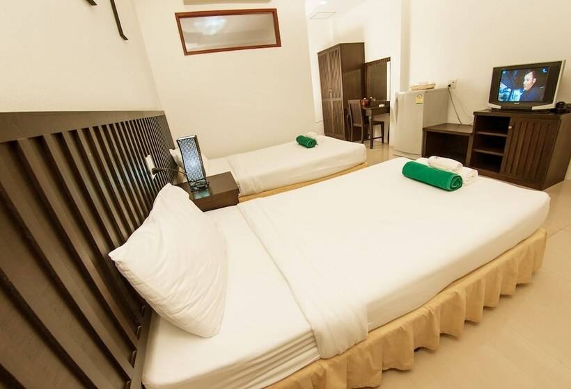 带泳池观景的豪华房, The Green Beach Resort