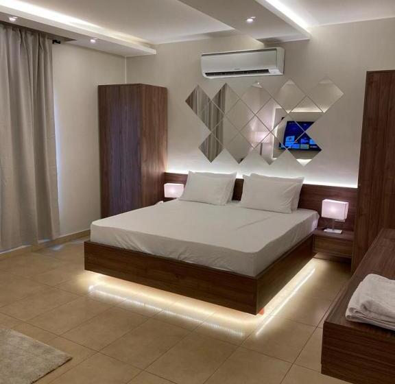 اتاق لوکس, 7 Days