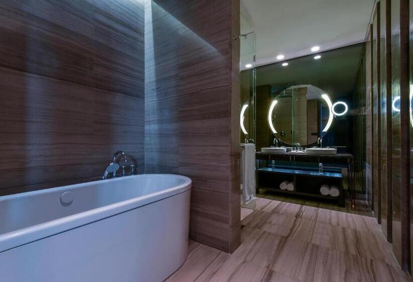 Люкс Сеньор, The Westin Doha Hotel & Spa