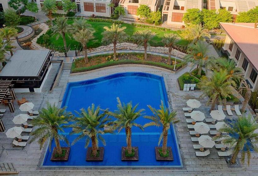 Номер Executive Вид на Бассейн, The Westin Doha Hotel & Spa