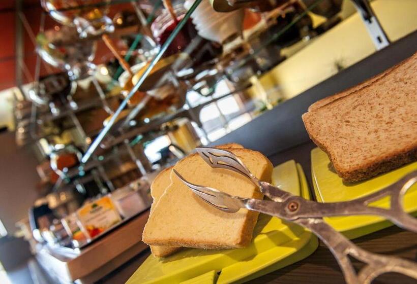 Номер Стандарт, Brit Hotel Confort Montauban