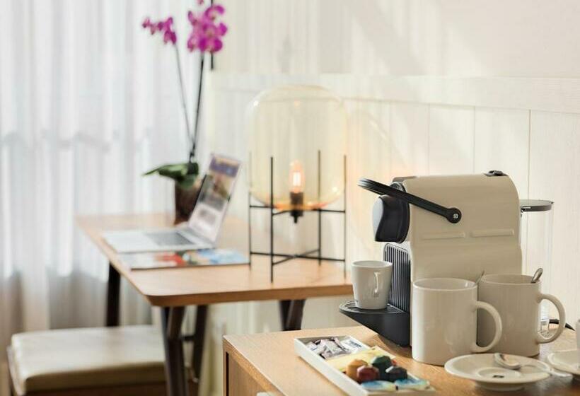 اتاق استاندارد با تراس, H10 Cubik 4* Sup