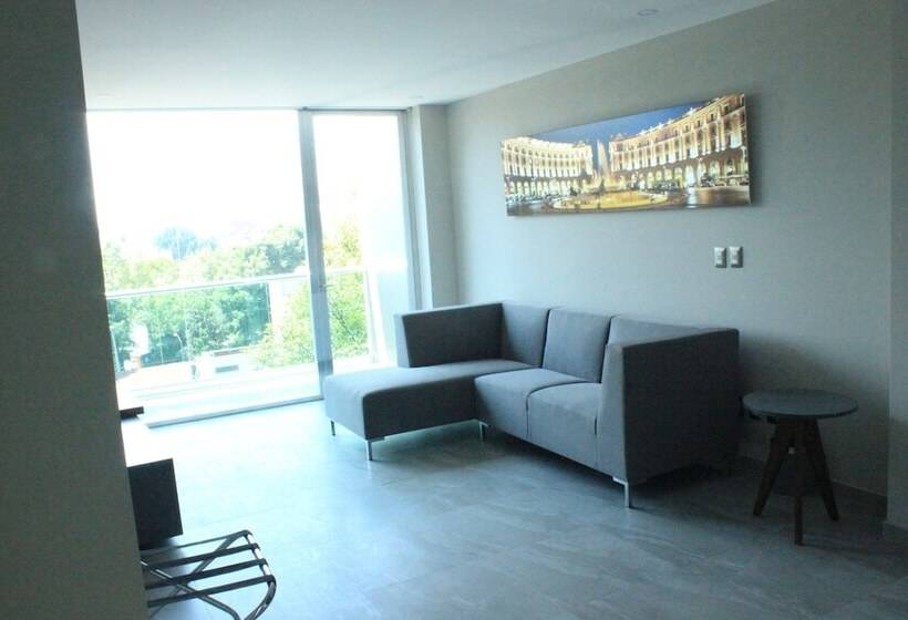 Suite com Varanda, Jtowers