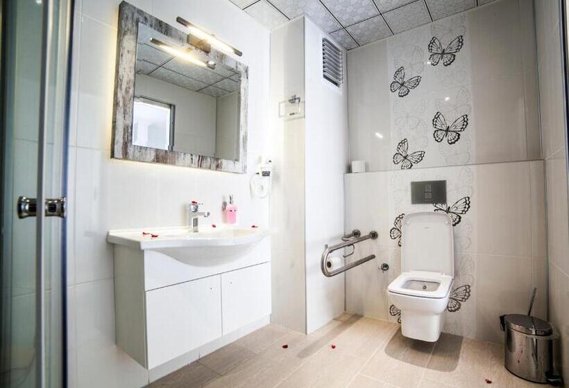 Quarto Triplo Estandar, Nur