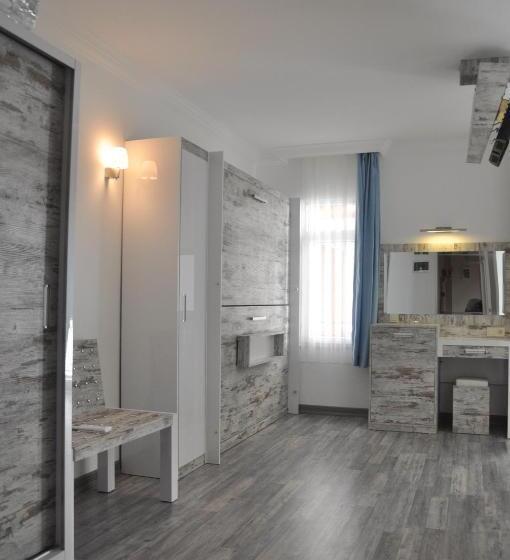 Quarto Triplo Estandar, Nur