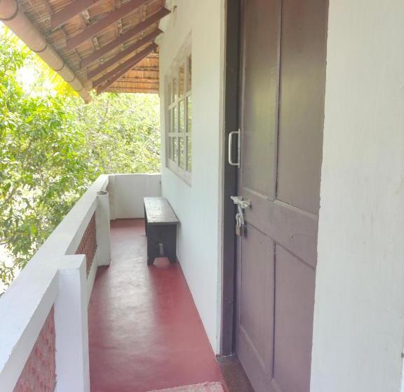 Номер Стандарт с Балконом, Achayans Homestay Mararikulam