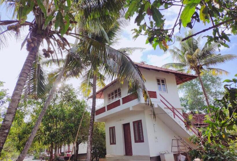 Номер Стандарт с Балконом, Achayans Homestay Mararikulam