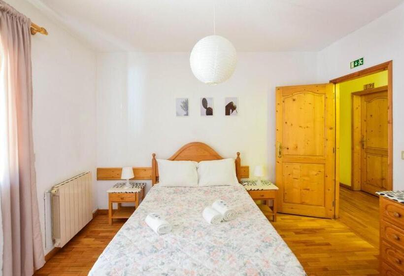 Quarto Estandar com Terraço, Nations Gerês   Bed & Breakfast