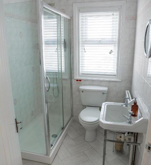 Номер Стандарт Индивидуальный, Kingsway Guesthouse   A Selection Of Single, Double And Family Rooms In A Central Location