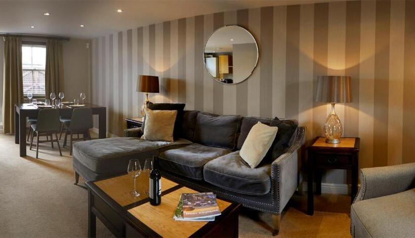 Дом 3 Спальни, Five Star Stays
