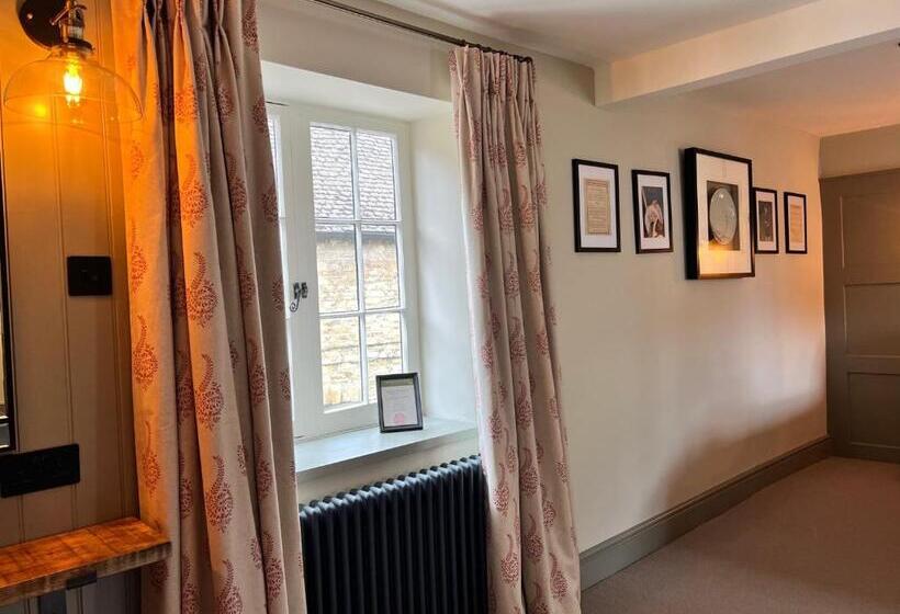 Четырехместный Номер Deluxe, The Punchbowl Inn