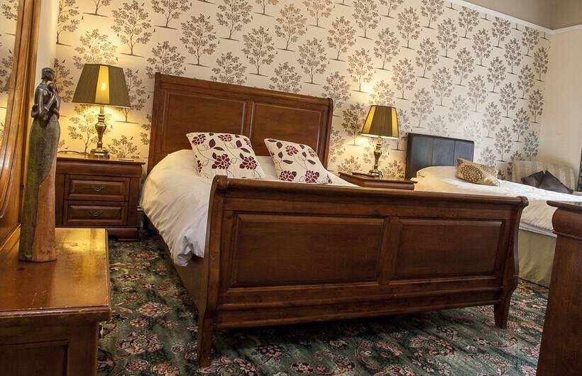 Семейный Номер, Bank Guest House