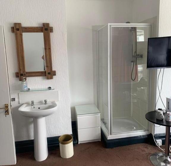 Номер Стандарт Совместная Ванная, Trinity Guest House