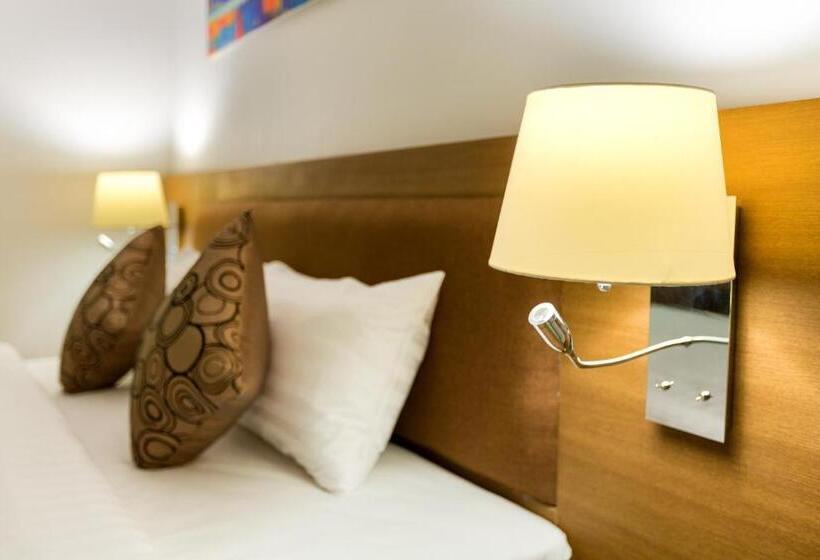 חדר סופריור לשלושה, Riche Hua Hin Hotel   Sha Plus