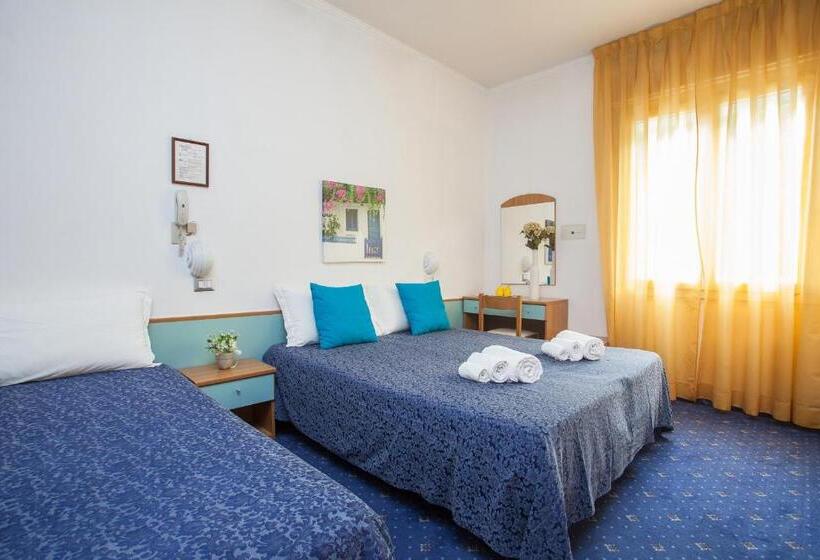 Номер Стандарт Трехместный, Park Hotel Zaira