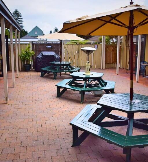Кровать в Общей Комнате, The Prince Albert Backpackers & Bar