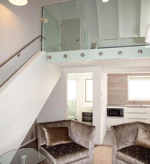 سوییت سوپریور, Aria On Bank