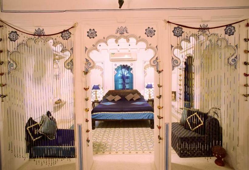 豪华套房, Deogarh Mahal