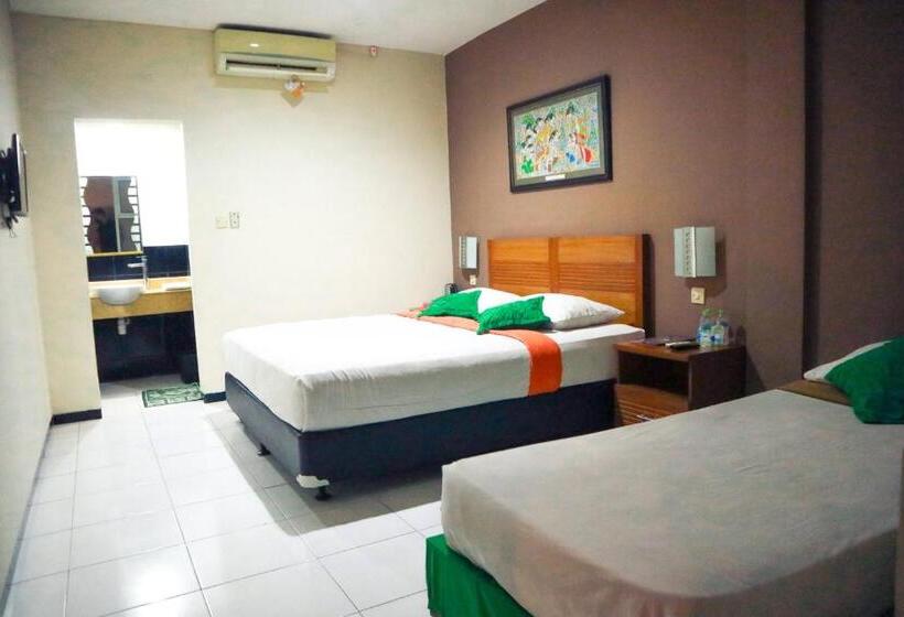 اتاق لوکس خانوادگی, Helios Hotel Malang