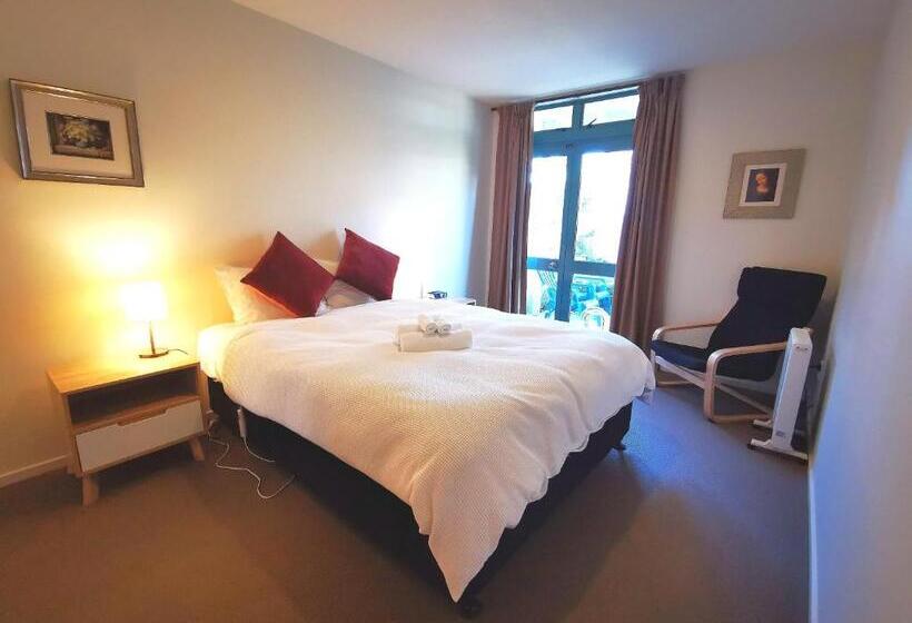 침실 2개 아파트, Les Troupes Apartments