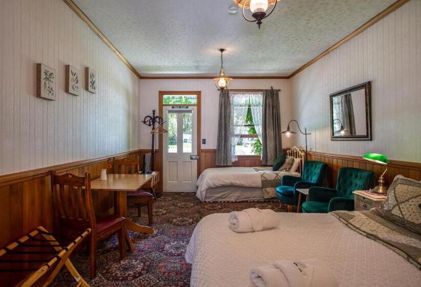 Студия Стандарт, Settlers Cottage Motel