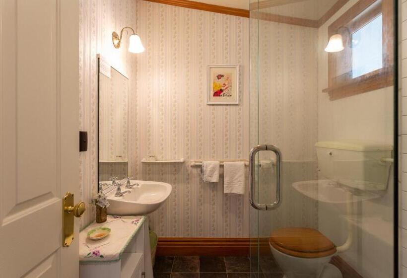 Студия Стандарт, Settlers Cottage Motel
