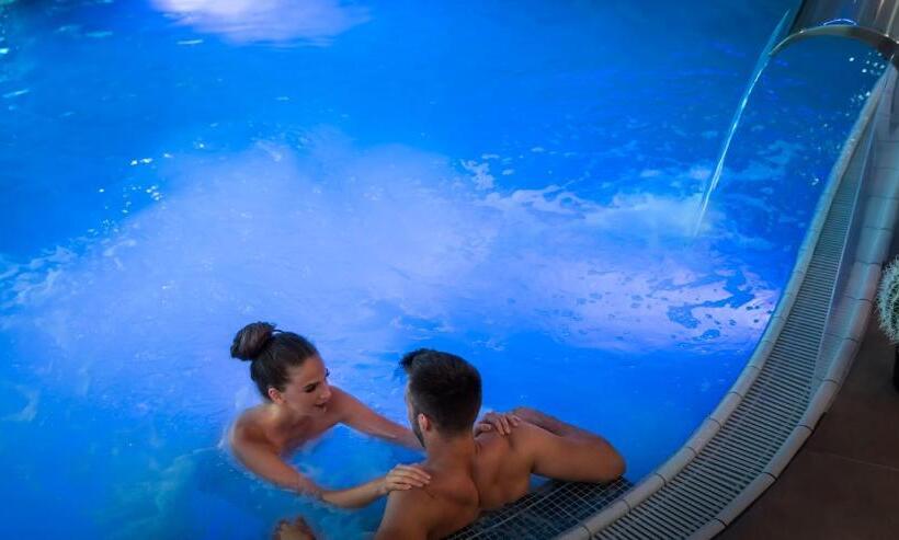 اتاق لوکس با چشم‌انداز دریا, Grand Hotel Adriatic