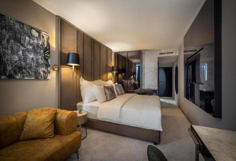 اتاق سوپریور با چشم‌انداز جانبی دریا, Grand Hotel Adriatic