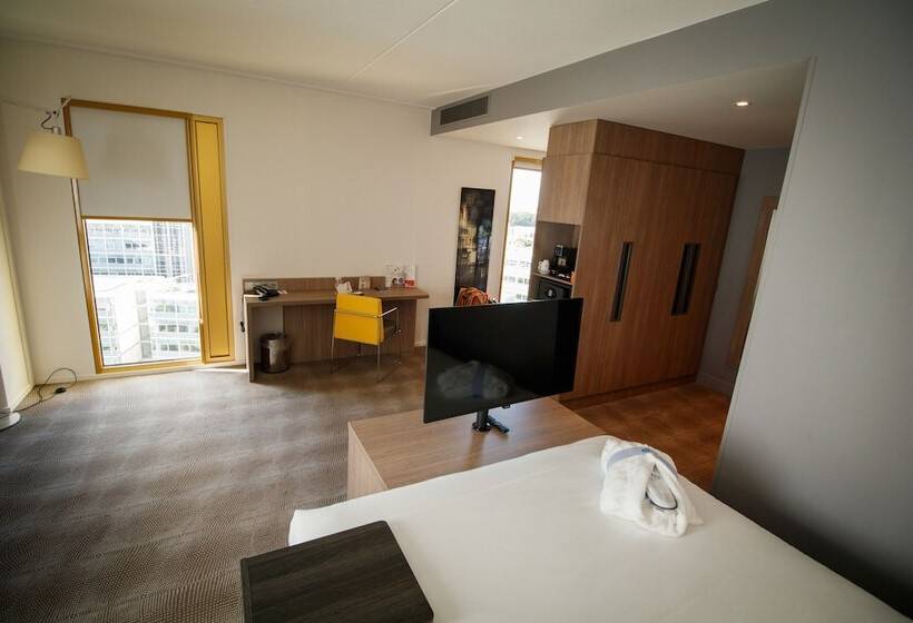 Полулюкс, Novotel Amsterdam Schiphol Airport