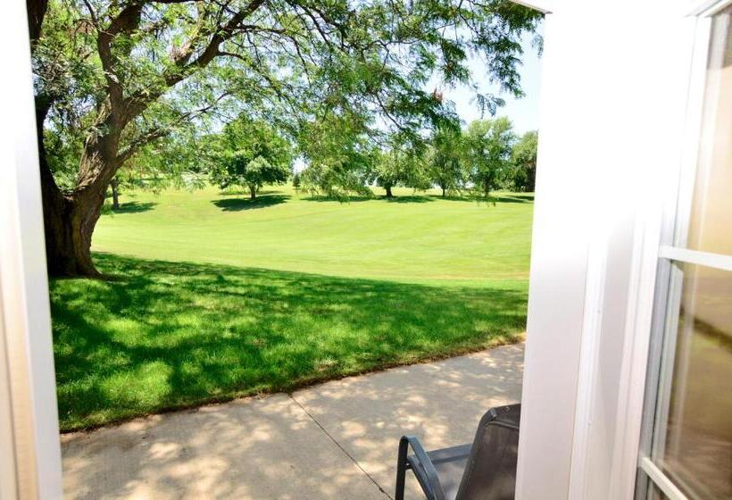 Люкс Семейный 2 Спальни, Cobblestone Inn & Suites   Denison | Majestic Hills